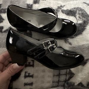 American Eagle patten leather velcro dress heels size 13-1/2